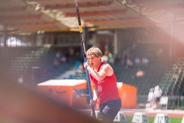 Janik Meyer (MTV 49 Holzminden) beim Stabhochspringen am 02.07.2022 waehrend den NLV+BLV Leichtathletik-Landesmeisterschaften im Jahnstadion in Goettingen (Tag 1)